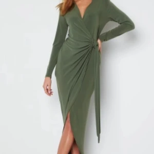 Klänning - Oanvänd klänning från bubbleroom säljes. Nypris= 480kr