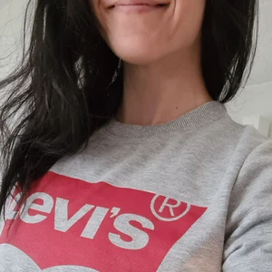 LEVIS tröja - Använd i sparsamt skick  strl S  120 kr 