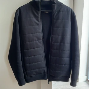 Massimo Dutti jacka - Helt ny, oanvänd. Hybridjacka från Massimo Dutti i storlek M