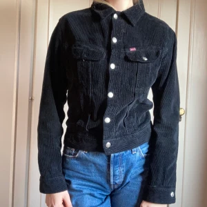 Svart manchesterjacka - Världens finaste vårjacka!! Svart Manchester i TOPPENSKICK!