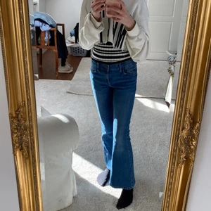 Jense - Dom här jensen är ganska vanliga bra att ha liksom🙂Nu är dom för små för mig jensen är 146😊