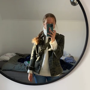 Grön kamoflage jacka - Grön kamouflage jacka i storlek s⚡️