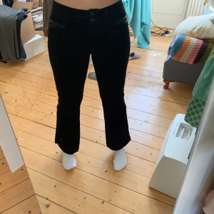 Manchester byxor - Superfina Manchester byxor som tyvärr va lite för korta på mig. Har jättefina detaljer som fickorna 