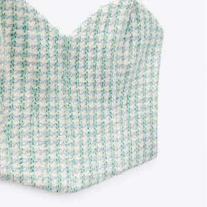 Korsett zara - Säljer denna rutiga korsett från zara. Superfint skick. HÖGSTA BUD 270kr