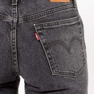 Ett par raka fina Levis jeans som tyvärr inte kommer till användning, max använt 4 gånger. Köpare stå för frakt!💖