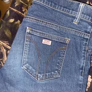 Miss Sixty Jeans - Jättefina miss sixty jeans lågmidjade och bootade!! Passar bra i längd för mig som är ca 175 cm lång 🙌 