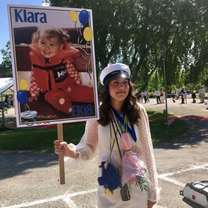 Studentklänning - Säljer nu min fina studentklänning från Nakd. AFJs kollektion från 2020 så finns inte kvar. Storlek 36. 