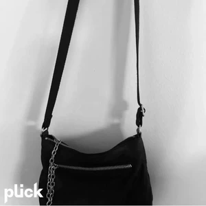 Väska💓🌸 - Säljer denna fina väska som är från H&m. Skriv privat om ni vill ha flera bilder!