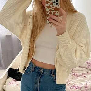 Kofta - Säljer en stickad kofta i strl Xs. Fint skick, köpare står för frakt💗