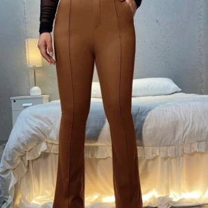 Byxor - Väldigt fina, ganska stretchig . Oanvänd då de var för långa på mig