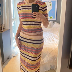 Randigt set - Randig t-shirt och kjol perfekt till våren🌸