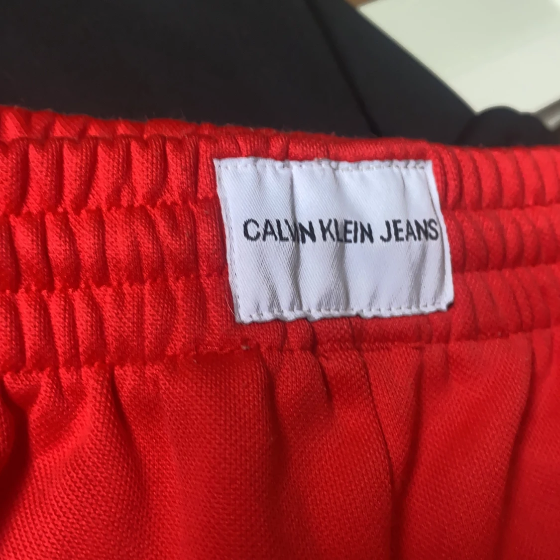 Röda Calvin Klein byxor storlek L/XL - 91