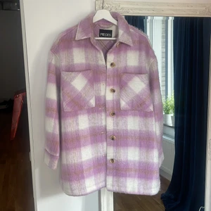 Rutig jacka  - Oanvänd jacka, storlek S