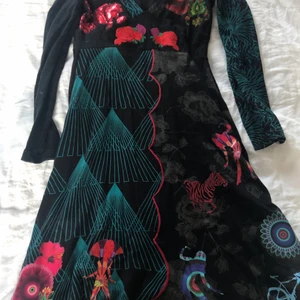 Desigual klänning - En klänning från desigual - Strl M