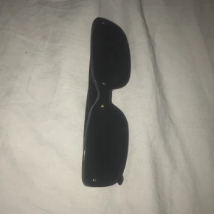 Glasögon  - Nu är det sommar snart borde det inte va bra att skaffa nya glasögon! Har aldrig använt denna:)