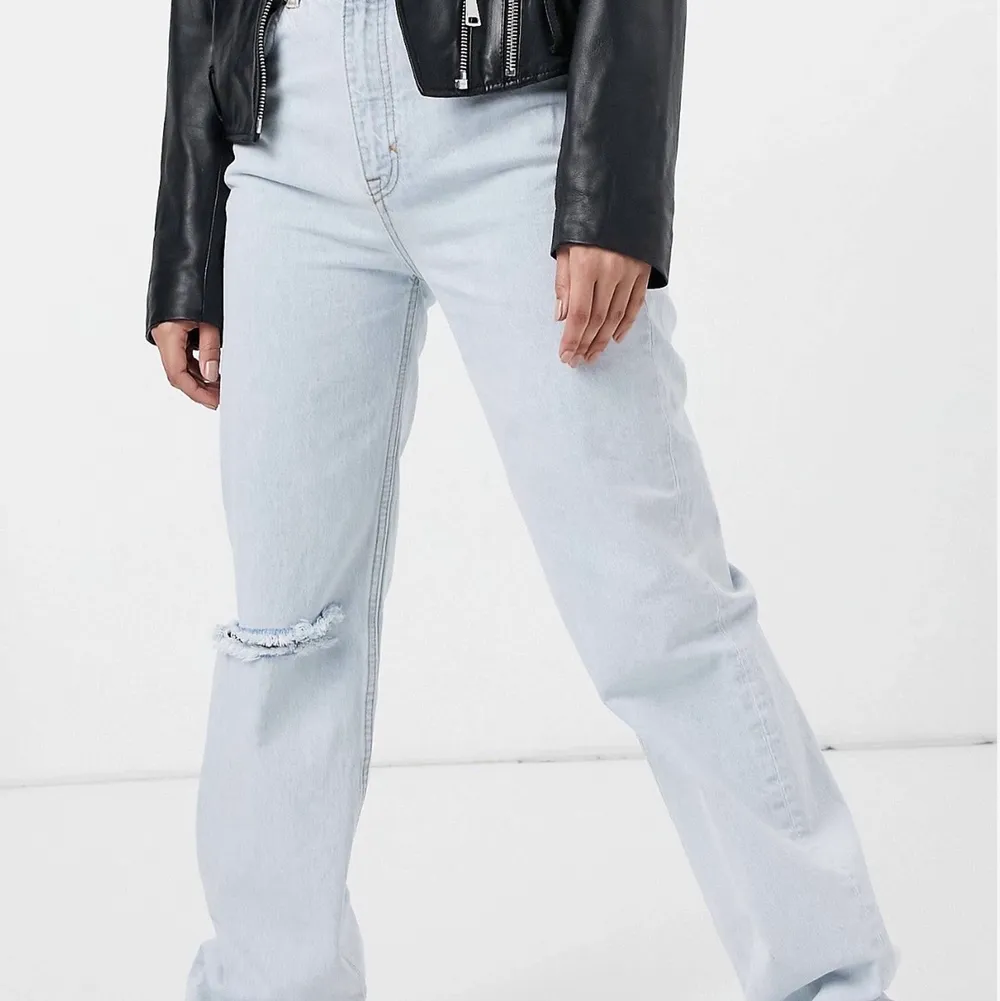Ljusa jeans från Pull&Bear i storlek 38, nästan helt oanvända😇😇. Jeans & Byxor.