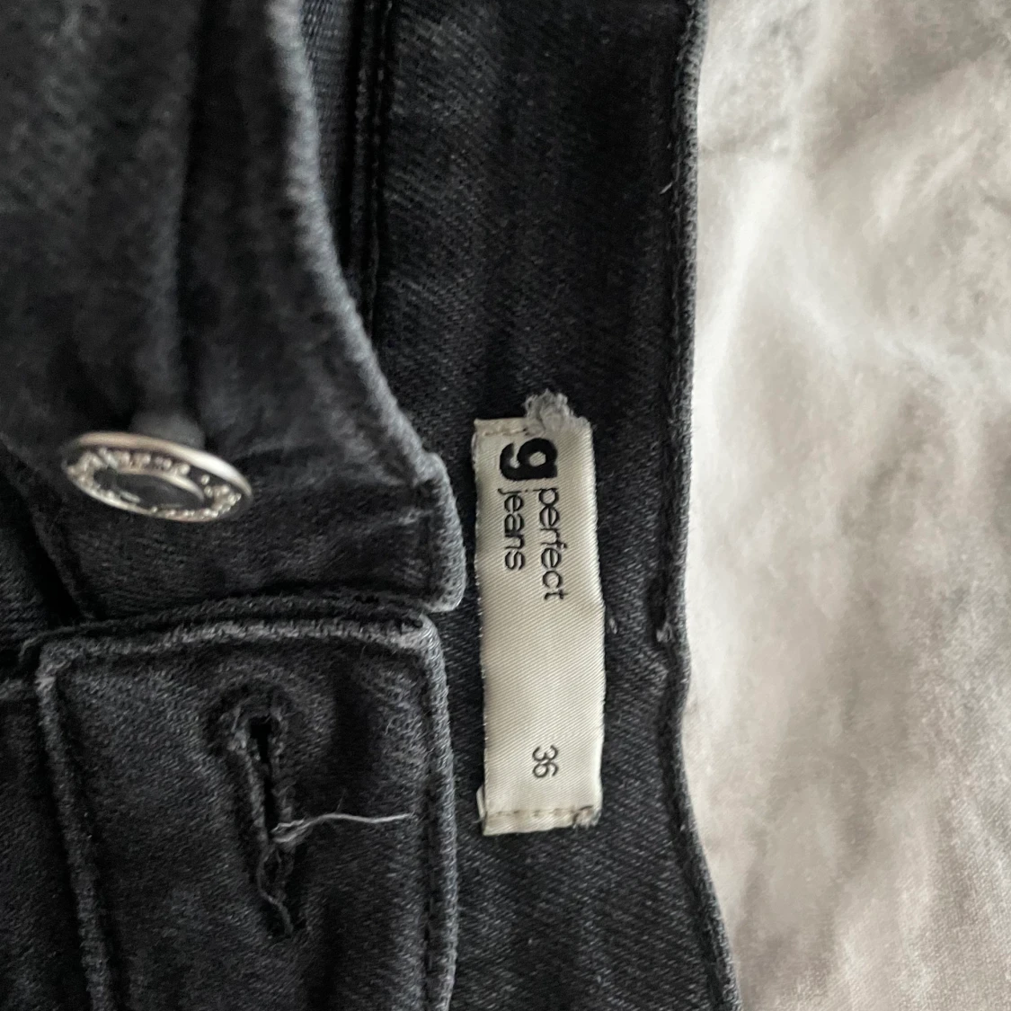 Svarta jeans från Gina