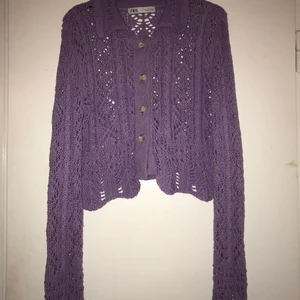 Pointelle-stickad kofta - Jättefin utsåld kofta från Zara! Använd ca 3 ggr, som ny:) strl S