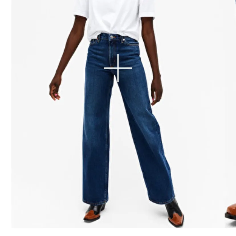 ifrån Monki storlek 25 väldigt bra skick!💌. Jeans & Byxor.
