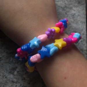 Pärlarmband!!! - Dessa fina armband finns det bara 2 exemplar av så först till kvarn. 40kr/st eller båda för 60kr.