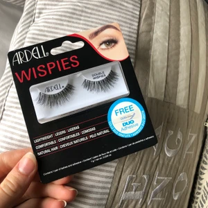 Lösögonfransar  - Svarta lösögonfransar från Ardell i modellen wispies, säljer då jag inte längre använder lösögonfransar! Litet lim följer med i förpackningen. Gratis frakt 💗