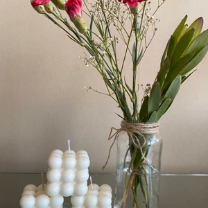 Bubble🤍 - Ljus gjorda av sojavax 🌱                                              Leveranssätt: mötas upp i Göteborg/ fraktas via *Postnord.                                                         *Fraktkostnad tillkommer (1 ljus 48kr)