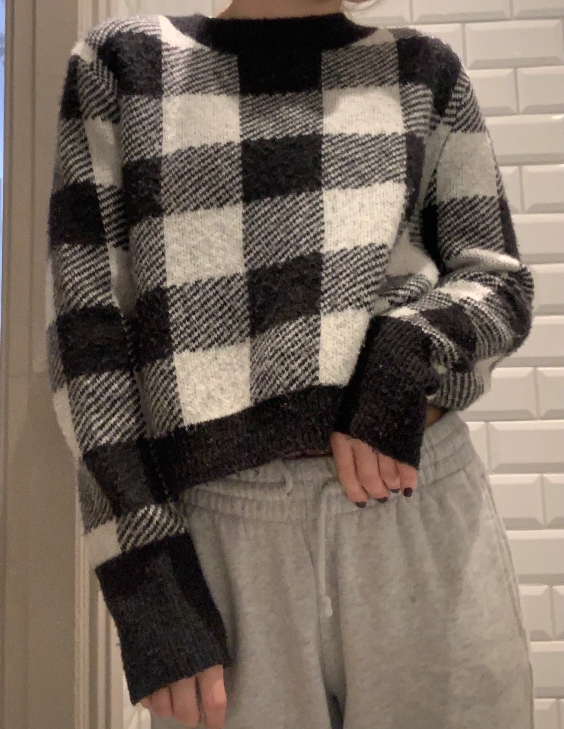 Super sweet sweater❤️ kinda of cropped!😎