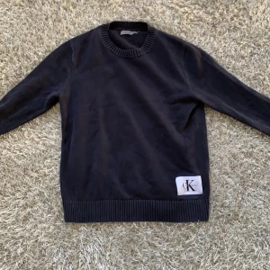 Calvin Klein tröja - Calvin Klein tröja i storlek S. Inte så använd och bra skick. Säljer då jag har växt ur den.