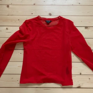 Röd Meshtop - Röd meshtop från monki❤️