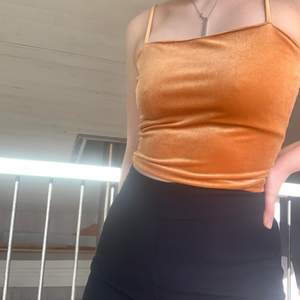 Oranget schimrigt linne från Gina Tricot i storlek S🧡 Toppen skick🧡