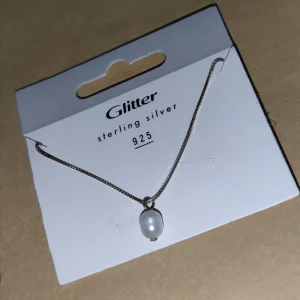 Armband - Helt nytt armband köpt på glitter, nypris 159kr. 80kr + frakt står inte för postens slarv