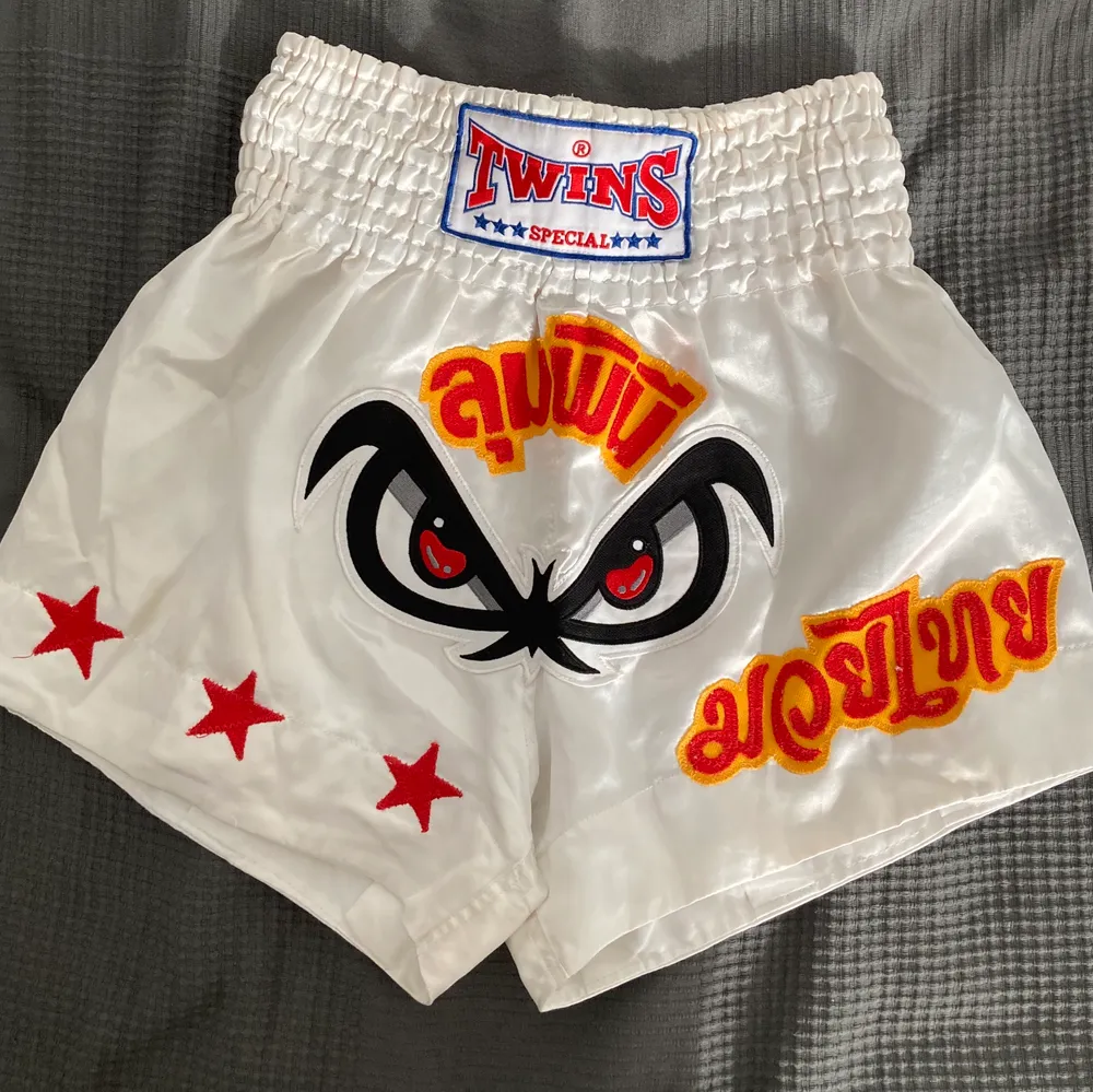 🥊 Vintage Thai boxing shorts size M/L                              🥊 Worn only 2-3 times so good condition                    . Shorts.