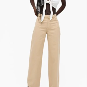 beiga yoko jeans - skitsnygga beiga yoko jeans från monki som jag tyvärr säljer pga de e för små för mig :( jag är 165cm lång och de sitter perfekt på längden hos mig så skulle rekomendera att vara runt 165💞 attpris + frakt = 215kr💞 om flera e intresserade blir det budgivning i kommentarsfältet💞