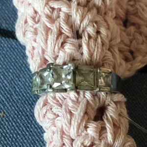 Silver ring - 18 diameter . Den finns på flera sidor