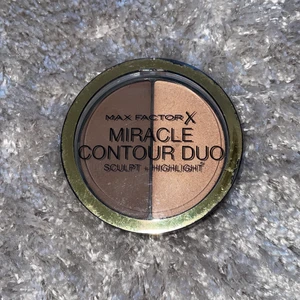 Contour & highlighter - Contour & highlighter. Använd ca 2 gånger, som ny!🥰