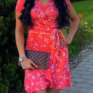 Blommig sommarklänning  - ..