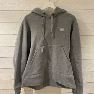 Acne Studios Ferris Hoodie - Mycket gott skick 9/10, Nypris 2600:-, Mitt pris 1200:- fri frakt eller meetup i Gbg 