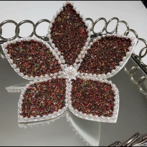 Blomma  - Dessa gör jag själv och man kan beställa de nu! Dessa kan vara hemdekorationer, festdekorationer samt bröllopar osv. Kontakta mig här om ni är intresserade🤍   #pärlbollar #dekoration #custom #pärlor #diy