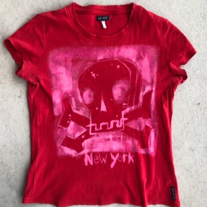  tshirt  - Cool tshirt med döskallemotiv. Bra skick! Fraktar eller möts upp 🤎