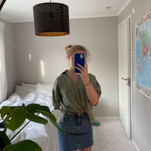 Jeanskjol från Monki storlek XS - Blå jeanskjol från Monki storlek XS