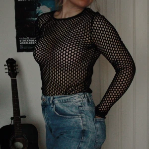 Nättröja - Supersnygg nättröja från Gina Tricot, kan vara så cool under t ex en t-shirt! Det står storlek M men den är snarare S skulle jag säga. Väldigt sparsamt använd. Möts upp i norra Värmland eller postas (köpare betalar frakt) 😚🤍
