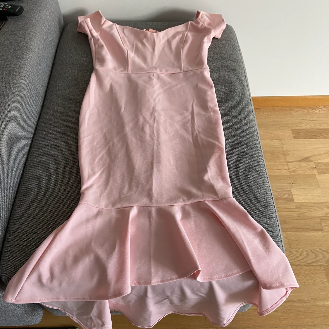 En rosa festklänning 