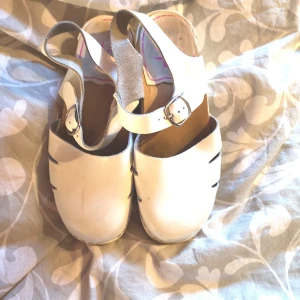 Tofflor  - Tofflor från vårdväskan skickas med spårbar frakt 