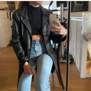 Skinnkappa - Fin skinnkappa (bilder från förra säljaren) men denna kommer inte till användning så säljer vidare! Lite oversized på mig men fortfarande figurformad! 