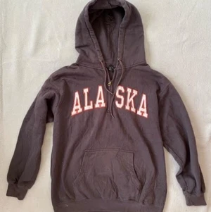 Half Zip Hoodie - Half Zip Hoodie med Alaska-tryck