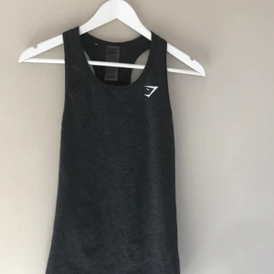 gymshark linne - Gymshark linne i grått. Nyskick då jag bara använt den två ggr. 