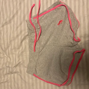 Mjukis shorts  - Fina shorts i bra skick, väldigt sköna och töjbara 