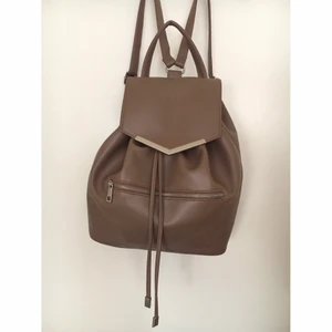 Ryggsäck  - höjd & bredd 25cm kall grå-rosa sparsamt använd