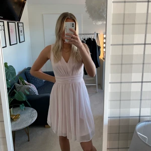 Ellos klänning - söt och somrig klänning från ellos som är sparsamt använd ca 2 gånger💕 hör av er för fler bilder✨