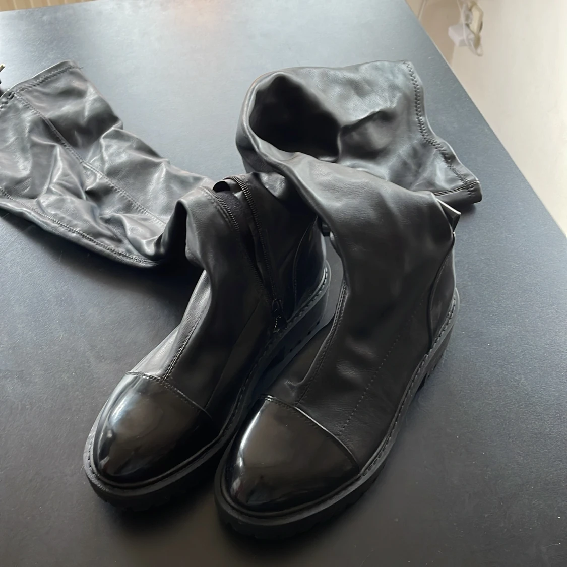 Lårhöga stövlar River island stl 39